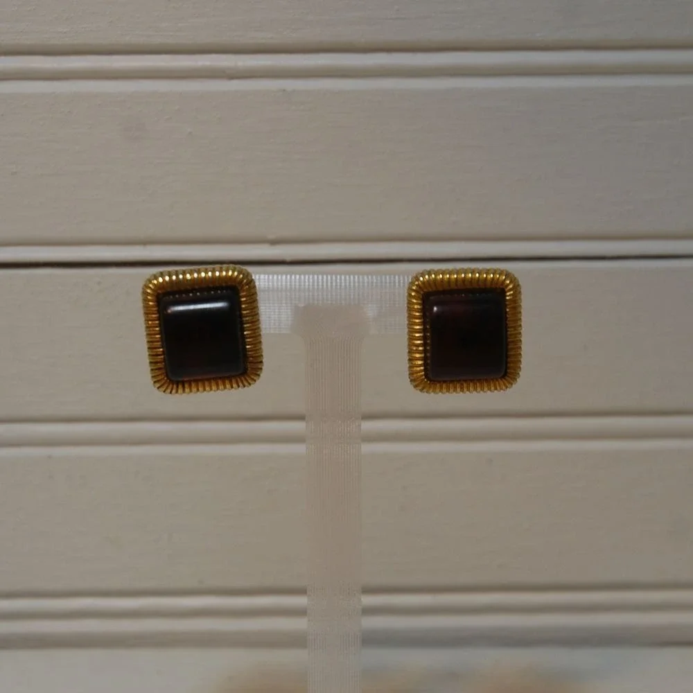 Vintage Tortoise Shell Earrings Gold Tone Avon Chunky‎ Preppy 80s Stud jewelry